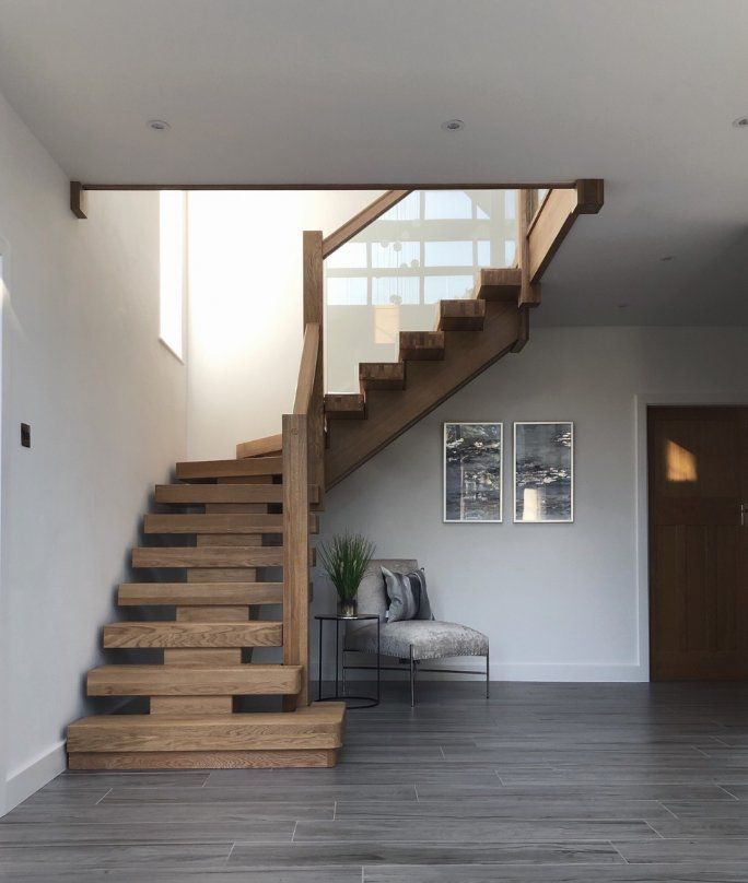 Open-tread oak staircase and hall